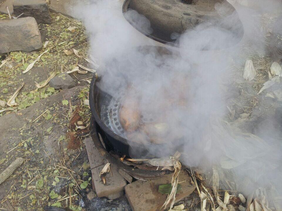 老李自己煮的红薯，一天或两天的饭或……